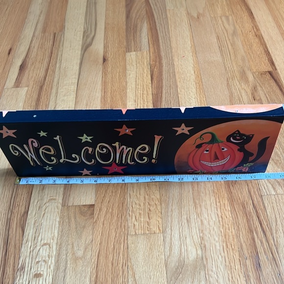 Halloween lighted Welcome sign - 18” wide by 6” high. - Picture 5 of 9
